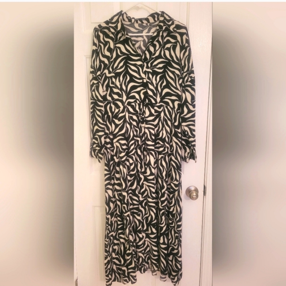 Elegant Black and White Patterned Dress